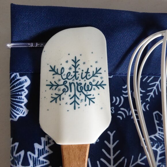 COOK WITH COLOR HOLIDAY SNOWFLAKE APRON WOOD HANDLED SPATULA WHISK SET (NEW) - Picture 7 of 8